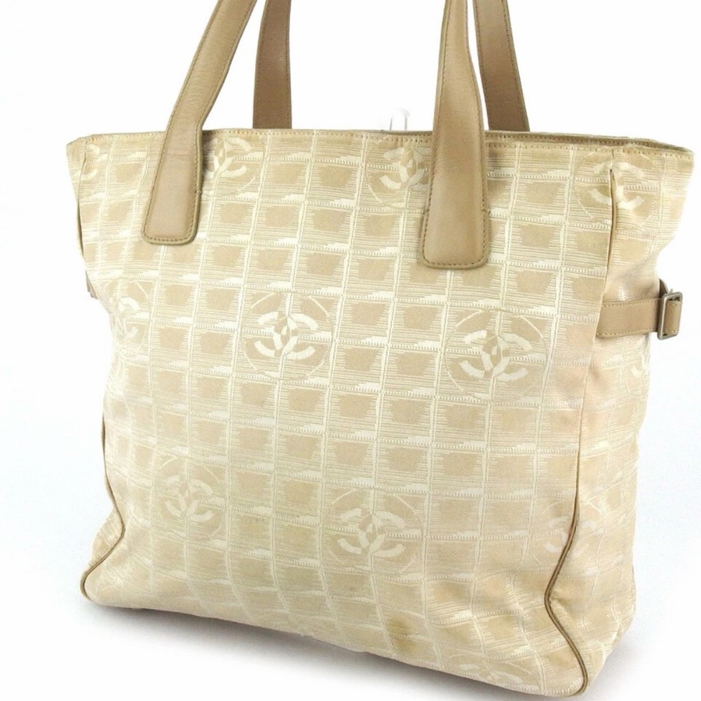 CHANEL Beige Tote with Signature Pattern - Picture 1 of 8